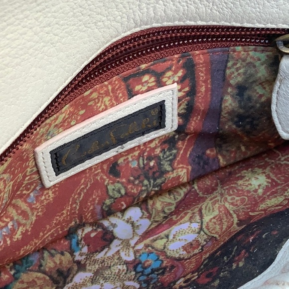 ✨SALE!✨Carlos Falchi Ivory Clutch With Chain Perfect!💓 - Picture 5 of 8